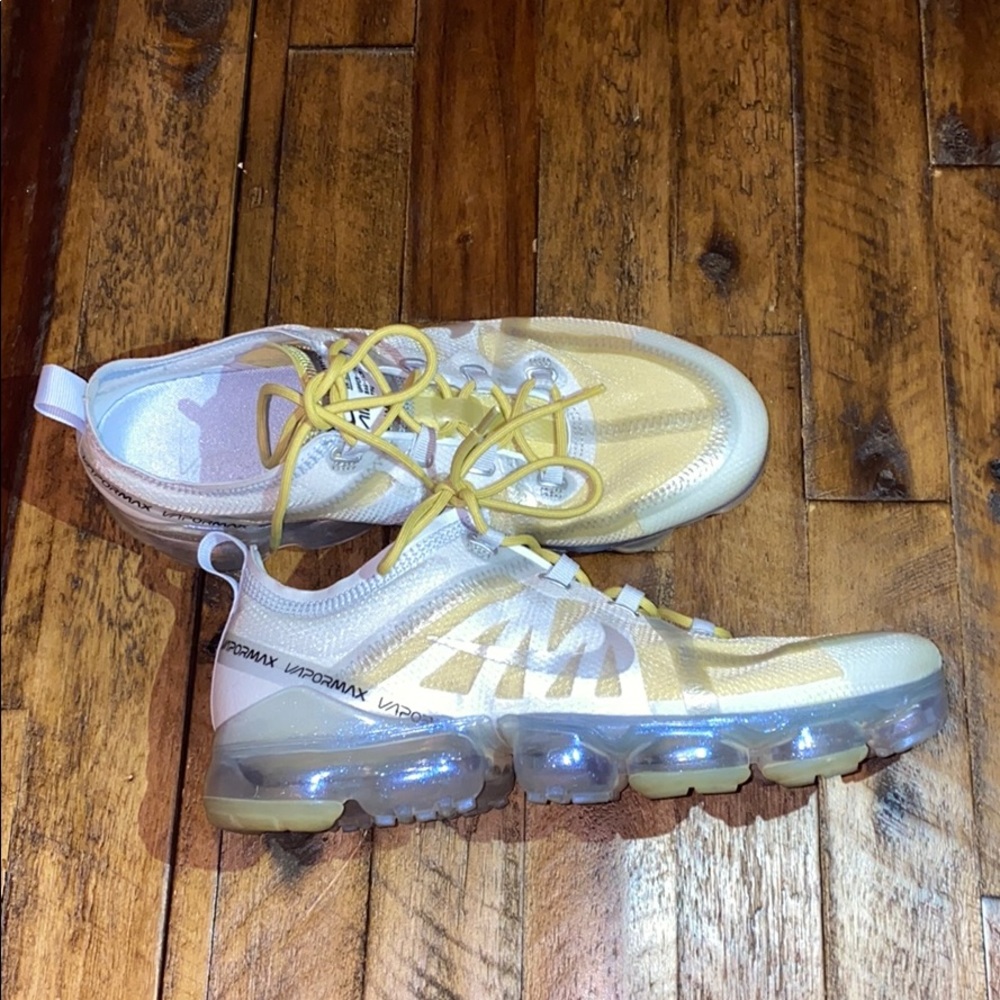 NIKE WOMENS AIR VAPOR MAX YELLOW/WHITE SIZE 11